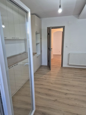 Apartament cu trei camere, zona ultracentrala  - imagine 2