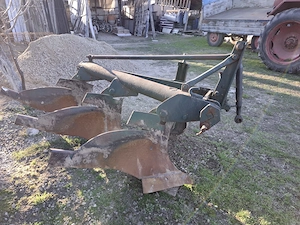 Tractor u 650, remorcă basculabilă și plug în 3 brazde - imagine 9