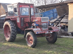 Tractor u 650, remorcă basculabilă și plug în 3 brazde