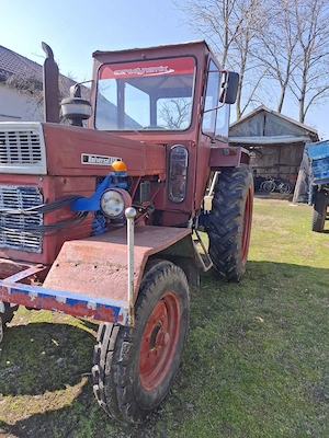 Tractor u 650, remorcă basculabilă și plug în 3 brazde - imagine 4