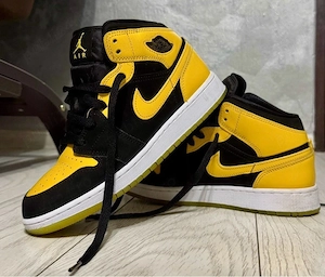Air Jordan 1 new love galben negru marimea 38.5 stare foarte buna