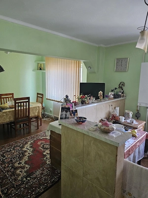 Vand apartament 4 camere decomandat - imagine 2