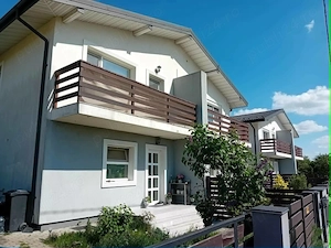 Casă duplex modernă, 4 camere, 2 băi, utilități, parcare, terasă mare, priveliște superbă