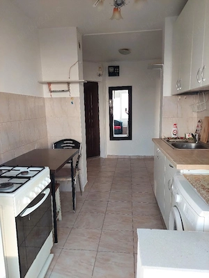inchiriez ap.decomandat 2 camere ,renovat , mobilat ,bl.reabilitat 8 et - imagine 3
