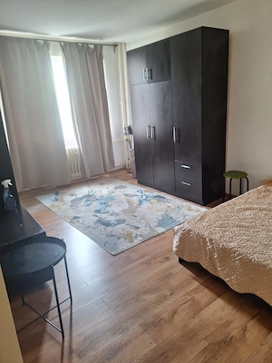 inchiriez ap.decomandat 2 camere ,renovat , mobilat ,bl.reabilitat 8 et - imagine 6