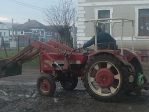 Vând tractor 423 international  - imagine 3