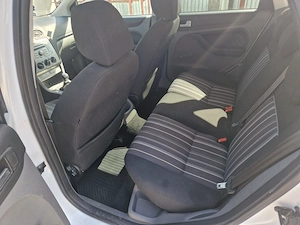 Se vinde masina Ford Focus 1.6  90CP Diesel Euro 5 - imagine 3