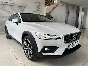 Volvo V60 Cross Country   24.785euro + TVA