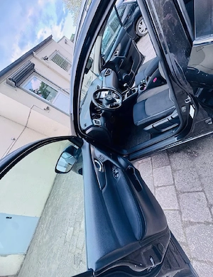 NISSAN QASHQAI   Acest SUV din 2018 oferă un design modern și funcționalitate excelentă pentru famil - imagine 4