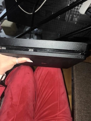 PS4 Slim 1TB + 2 manete originale Sony + joc original | Stare foarte bună - imagine 2