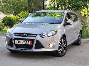 Ford Focus Titanium, 1.6 benzină clasic MPI, clima, Park assist