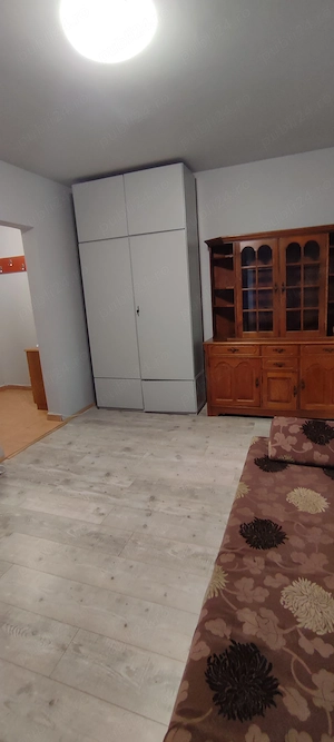 Închiriez apartament 2 camere  - imagine 2