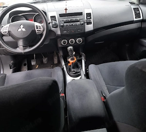 Mitsubishi Outlander 2.0 TDI-140 CP 4x4 decuplabil la buton - imagine 5