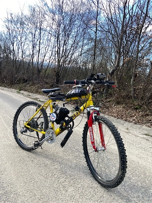 Vând bicicletă cu motor 80cm3 - imagine 2