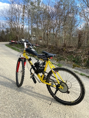 Vând bicicletă cu motor 80cm3