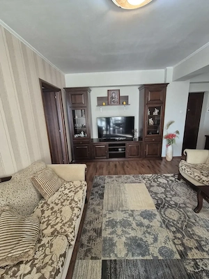 Dau in chirie apartament cu 2 camere, disponibil din 1 iunie.