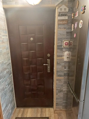 Vând apartament cu 2 camere.