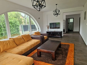 Casă modernă cu design aparte și grădină amenajată   de închiriat în Tunari - imagine 5