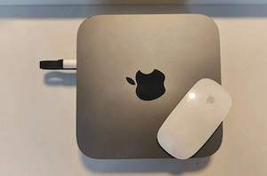Apple Mini Mac 2018 + Satechi stand and hub + magic mouse