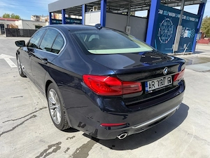 BMW 520d G30 Luxury Line   ACC   360    Display Key   Ambient Multicolor   133.000 KM   Fără Investi - imagine 3