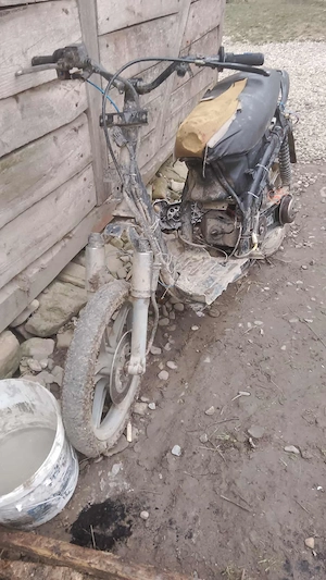 De vânzare scuter Piaggio free fără plastice și fara pedala pornire și nu are frâna spate cauciucul  - imagine 5