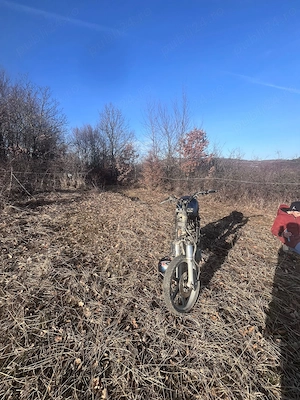 De vânzare scuter Piaggio free fără plastice și fara pedala pornire și nu are frâna spate cauciucul  - imagine 2