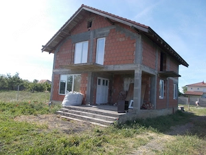 Casa la rosu, Sacalaz, P+M, 220mp, teren 930mp, utilitati la strada, com=0%