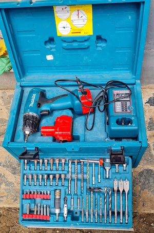 Vând set Makita 