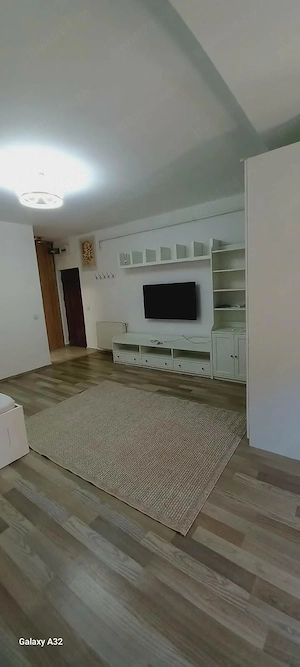 Închiriez garsoniera