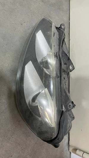 Far dreapta vw golf a6 hella