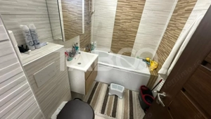 Apartament 4 camere decomandat 2 bai pivnita zona Strand Sibiu - imagine 14