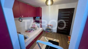Apartament 4 camere decomandat 2 bai pivnita zona Strand Sibiu - imagine 2