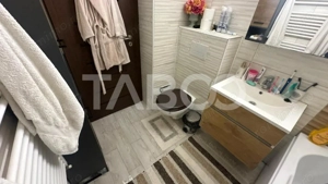 Apartament 4 camere decomandat 2 bai pivnita zona Strand Sibiu - imagine 18
