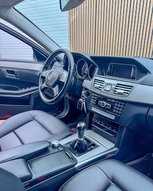 Mercedes-Benz  E-Klasse  E 200 CDI . RAR+ITP. Garantie 12 luni . Buy-Back . Test-Drive .  - imagine 18