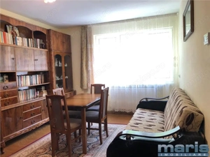 Vanzare zona 7 Noiembrie-UMF etaj 1 apartament 2 camere.