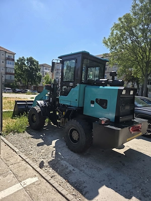 Vând Încărcător Frontal Nou   Model 2026