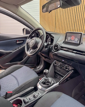  MAZDA 2 , AN 2015   12 . Km reali 90.000 . RAR+ITP. Garantie 12 luni . Buy-Back . Test-Drive .  - imagine 18