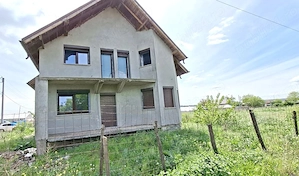 Casă tip vilă cu teren 2426 mp în Matca   construcție nouă, zonă excelentă