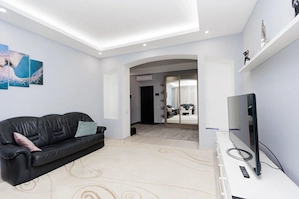 Vand un apartament cu 2 camere in zona crangasi, la 10 minute de metrou - imagine 2
