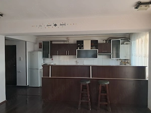 Închiriez apartament 3 camere complet mobilat și utilat cu parcare subterana și gradina proprie  - imagine 4