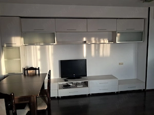 Închiriez apartament 3 camere complet mobilat și utilat cu parcare subterana și gradina proprie  - imagine 2