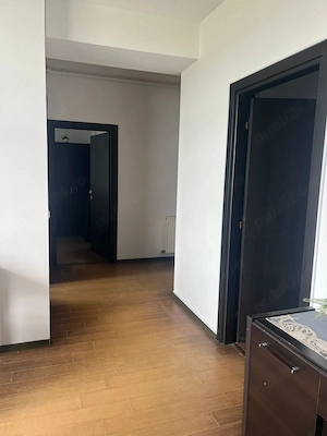 DE VÂNZARE APARTAMENT 3 camere zona cluburi Mamaia - imagine 3