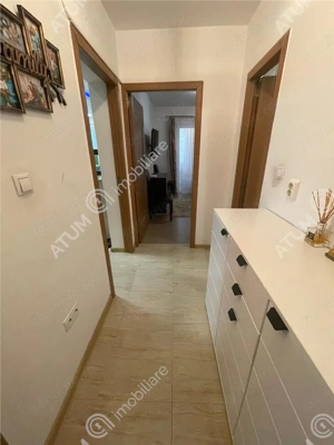 Apartament 3 camere decomandate 2 balcoane zona Brana Selimbar - imagine 11