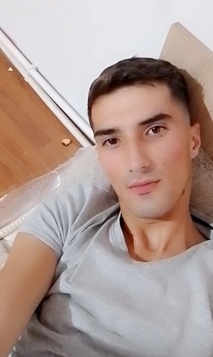 Salut ma numeec Anton 