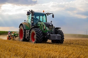 Angajam Tractorist si  Inginer agronom !