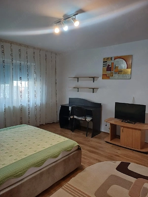Garsoniera mare de închiriat
