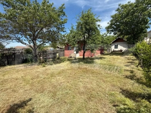 Casa partial renovata, 60mp utili , 6000 mp teren, zona Georocu Mare - imagine 14