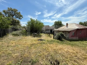 Casa partial renovata, 60mp utili , 6000 mp teren, zona Georocu Mare - imagine 16