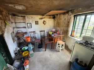 Casa partial renovata, 60mp utili , 6000 mp teren, zona Georocu Mare - imagine 12