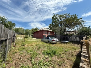 Casa partial renovata, 60mp utili , 6000 mp teren, zona Georocu Mare - imagine 17